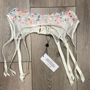 NWT For Love And Lemons White Floral Outline Garter Belt